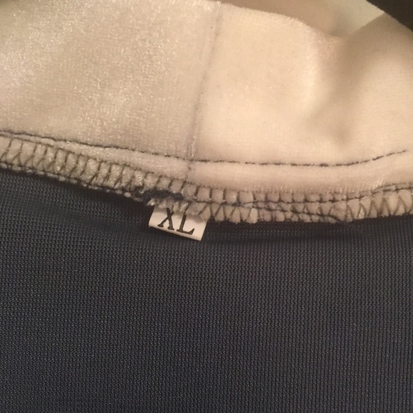 Short blue velvet robe - Picture 2 of 3